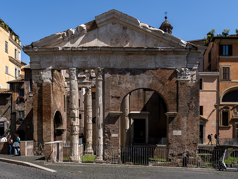 Portico di Ottavia (porticus Octaviae). Fotografie © Archweb.com