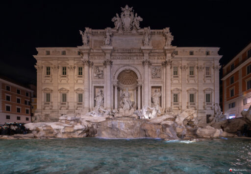 Fontana di Trevi in notturna. Foto © Archweb.com