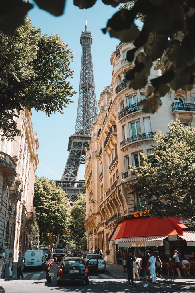 Windows and functionality: buildings in Paris French balconies 1