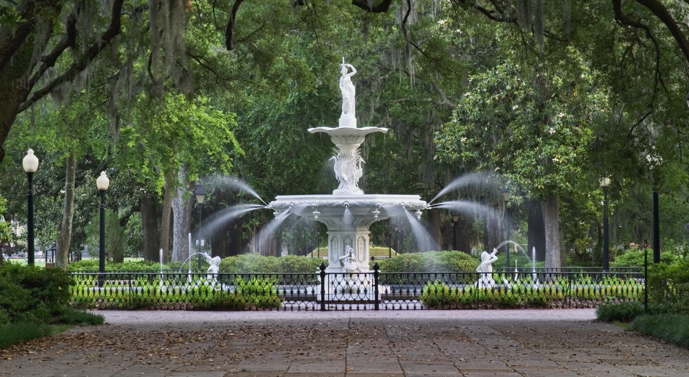 Fontana pubblica in un parco