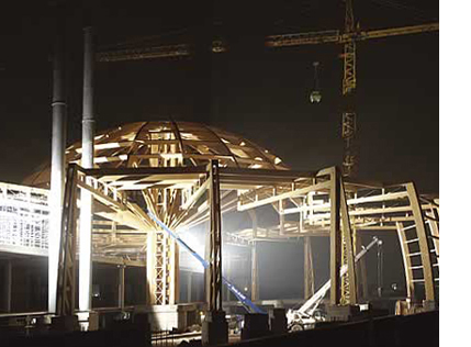La cupola del diametro di 43 metri è realizzata con archi in legno lamellare