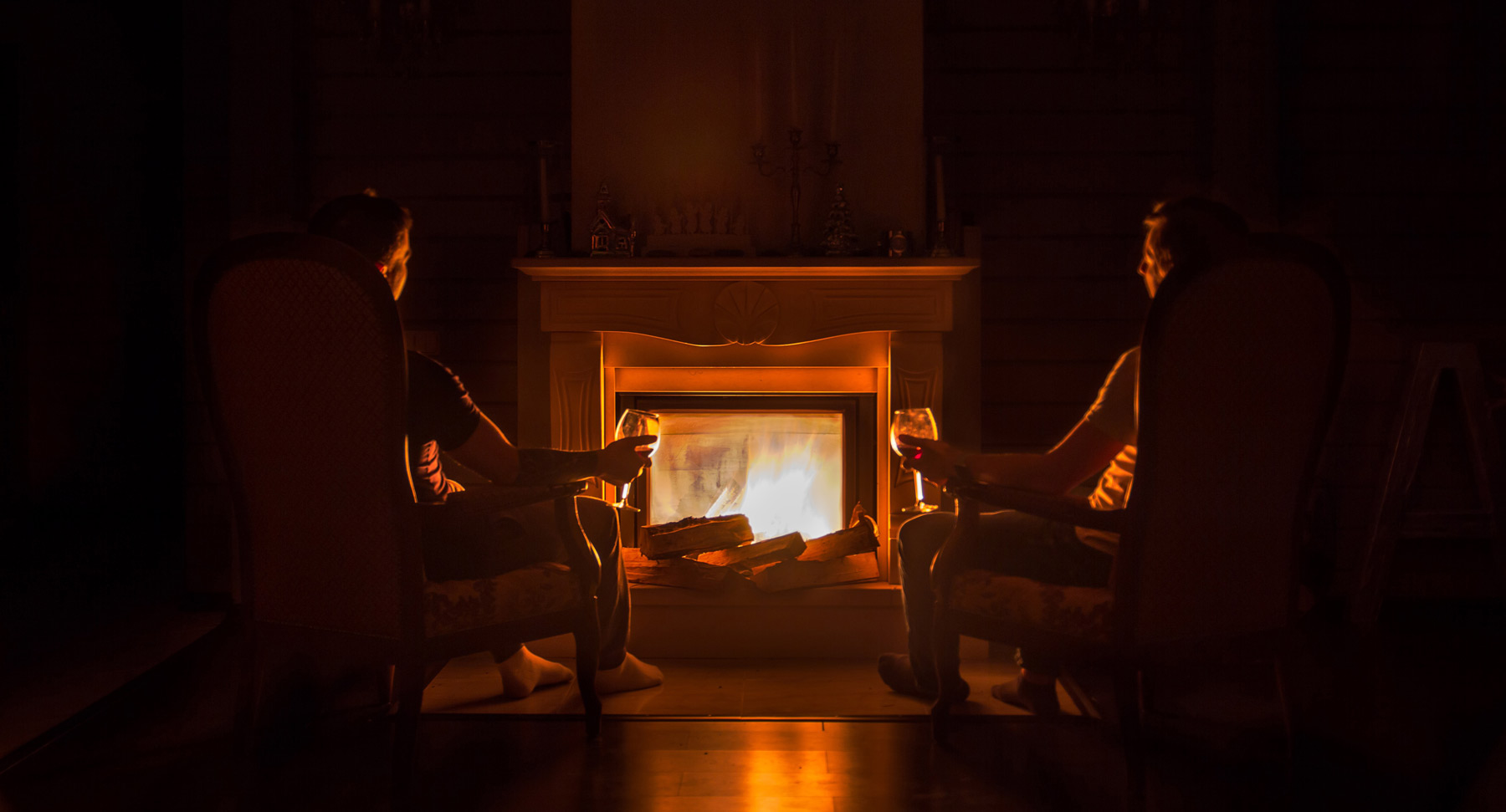 Photo fireplace lit romantic atmosphere