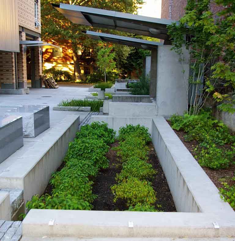 Drainage systems with stormwater planter boxes at the University of Portland