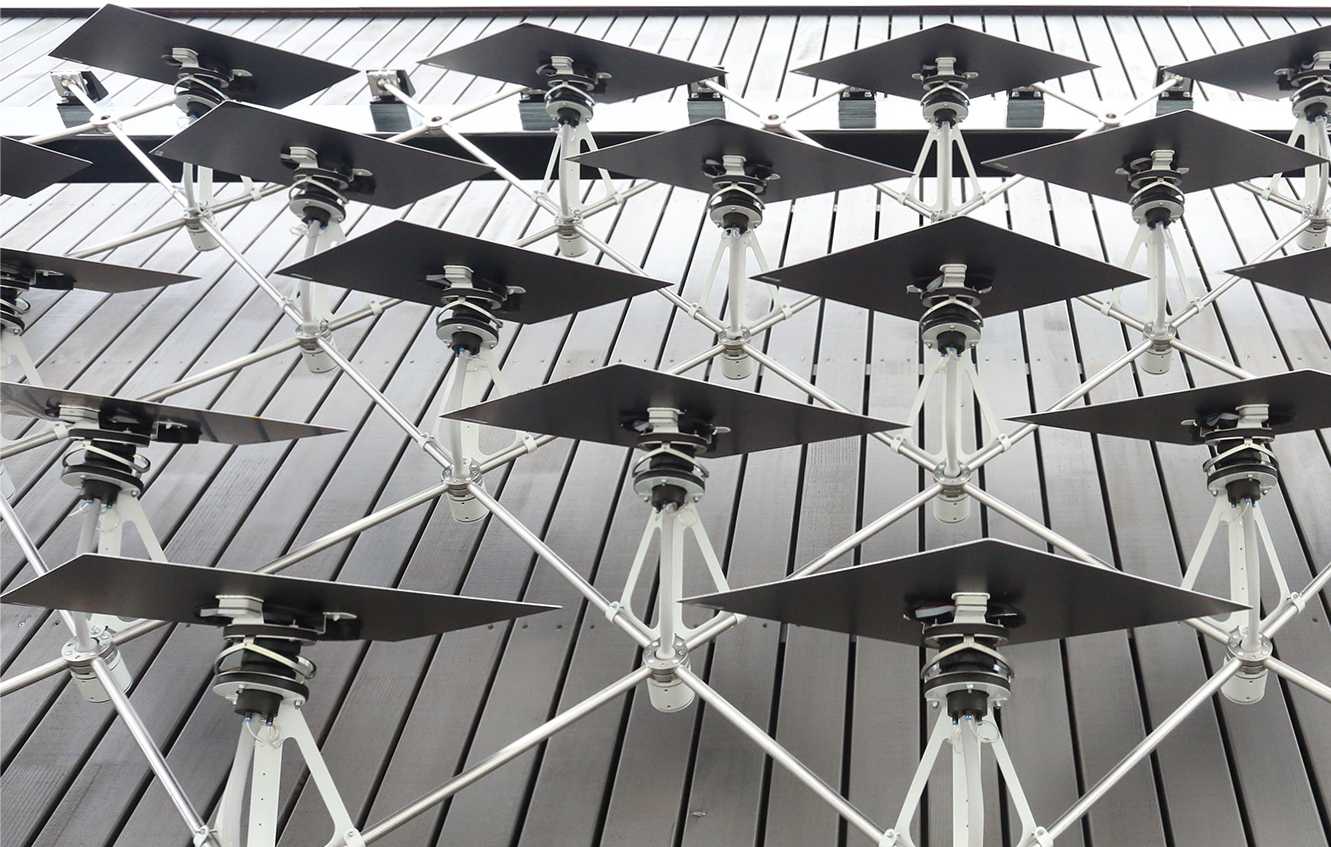 Dynamic solar panels: an adaptive photovoltaic façade 