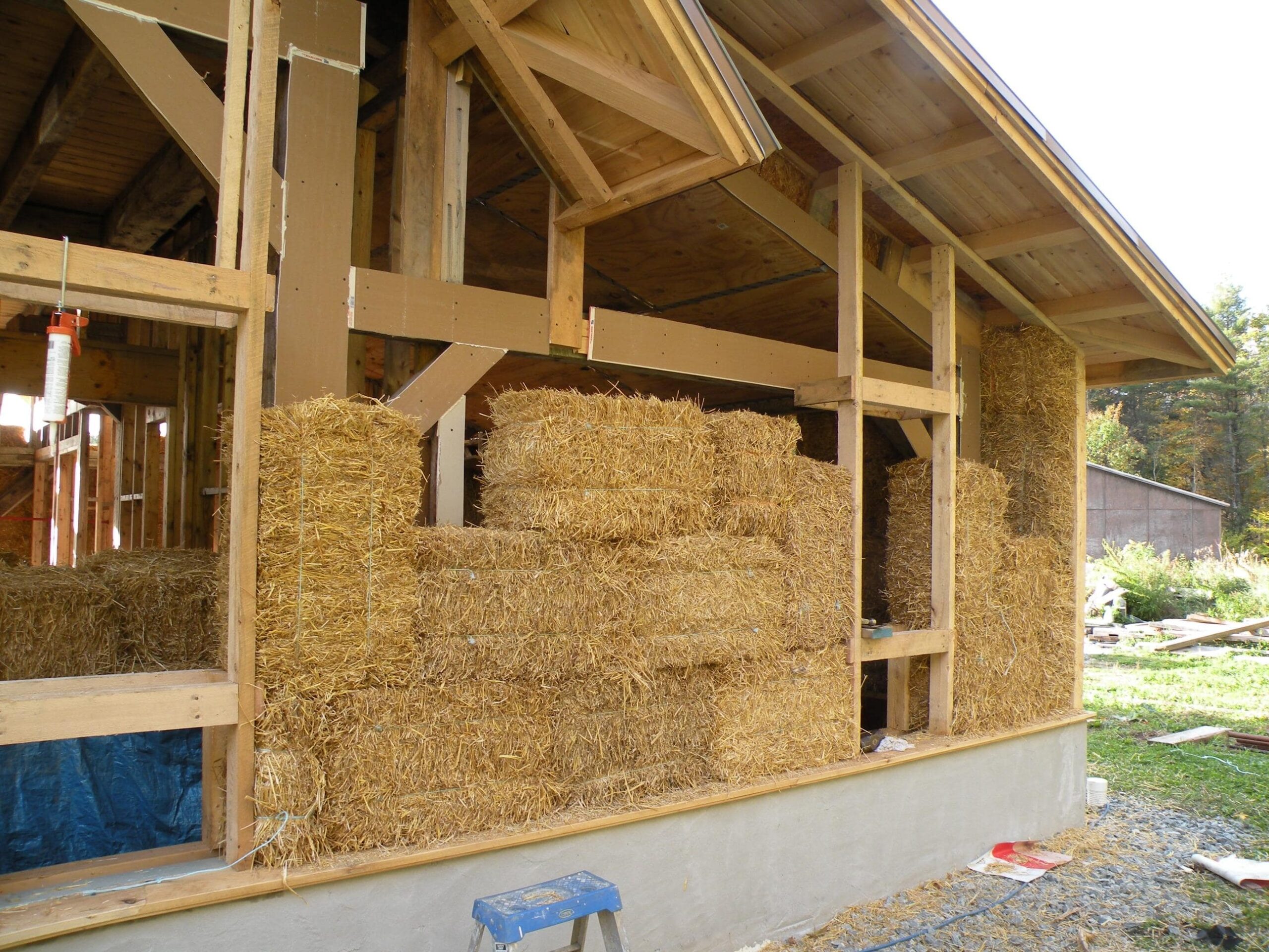 Example of frames made of wood and straw