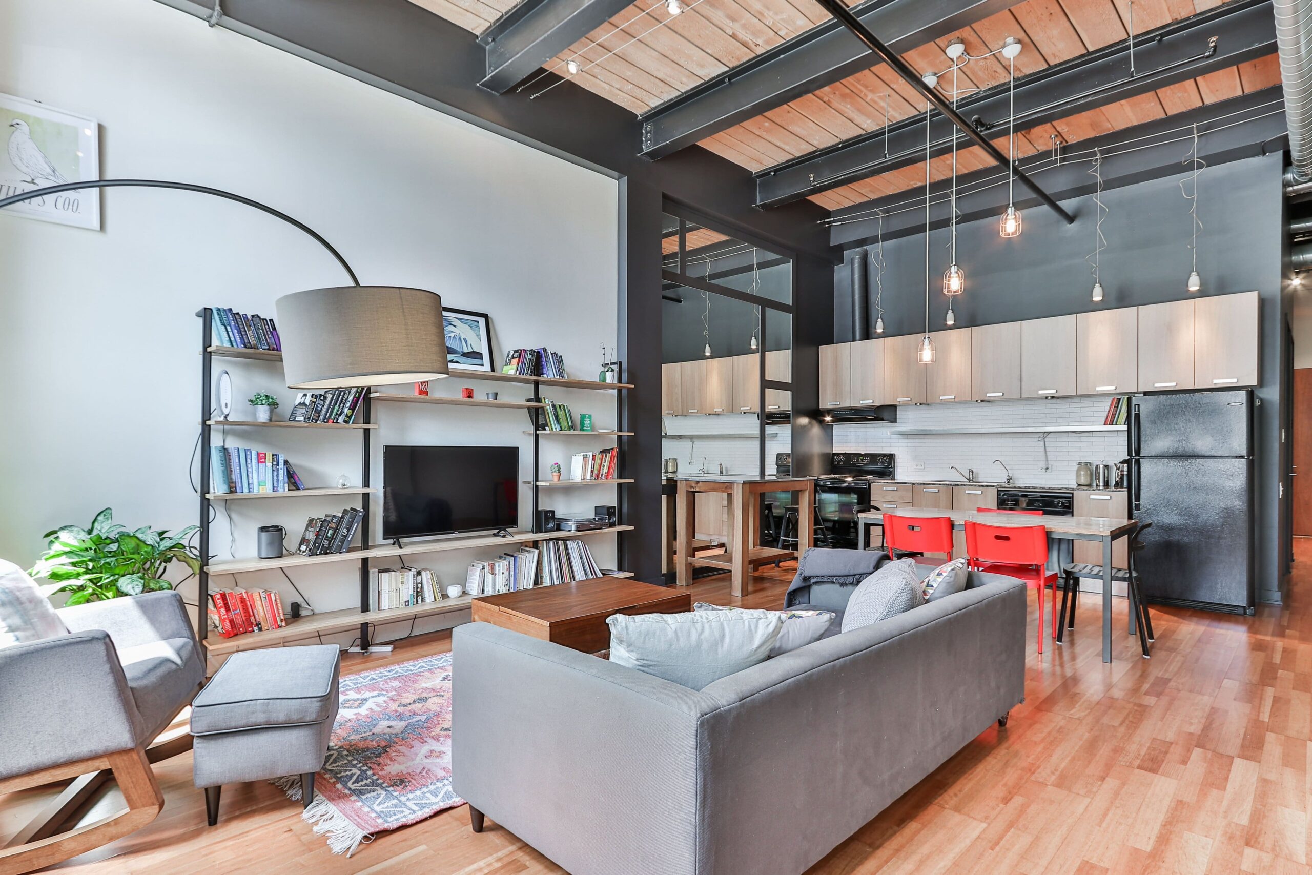 Example of a loft entirely paved with a run-in laminate