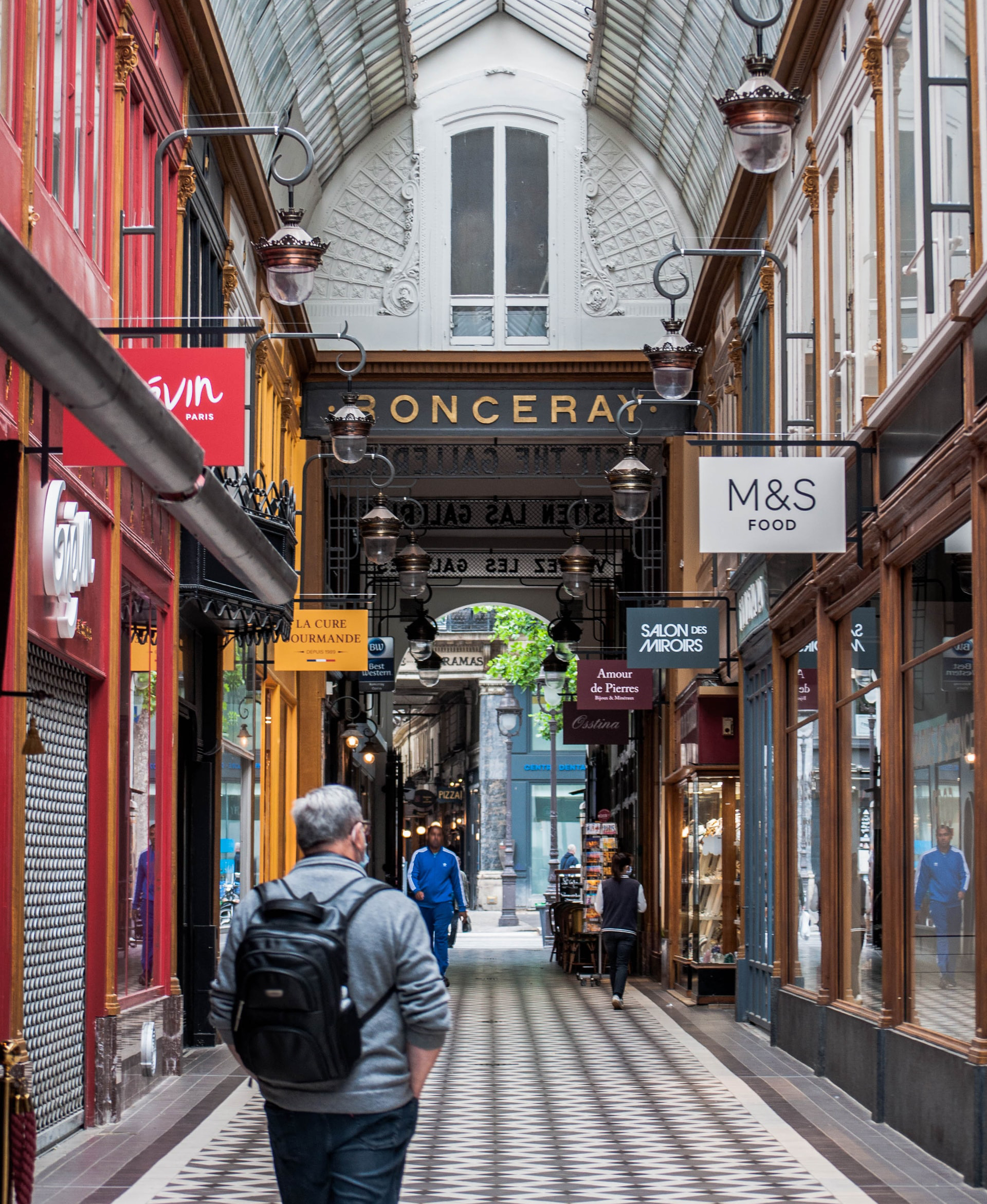 Passage des Panoramas, Paris. Foto di Sophie Louisnard su Unplash