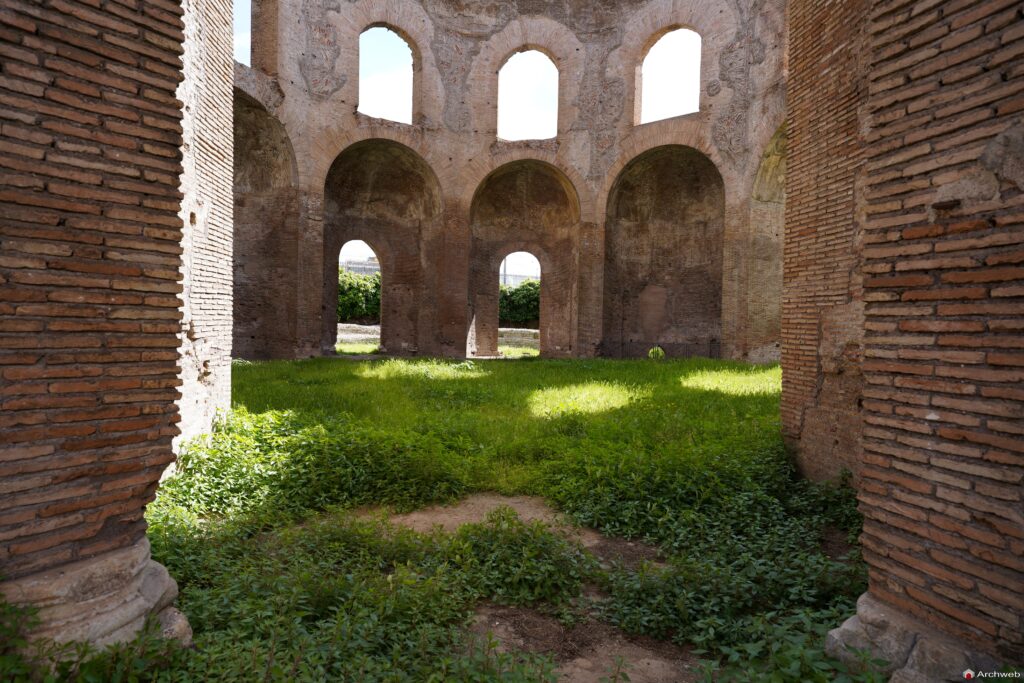 Veduta interna del Tempio di Minerva Medica