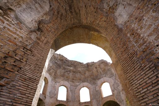 Veduta interna del Tempio di Minerva Medica