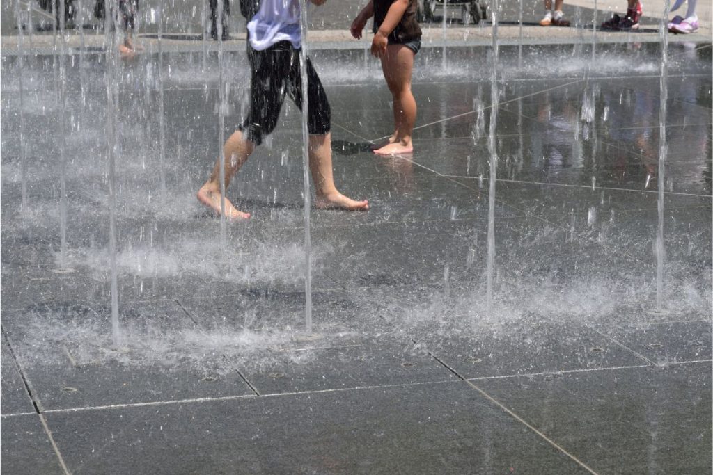 Interactive fountain