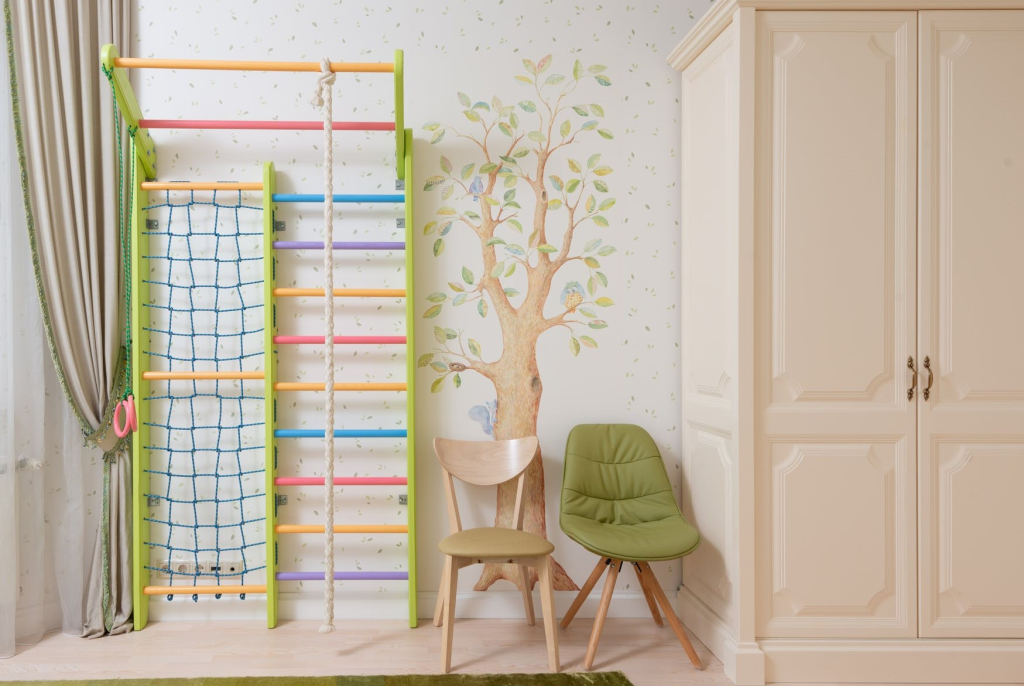 Children's room: playful and sporty furniture