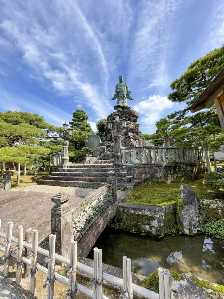 Giardino Kenroku-en a Kanazawa: Meiji Memorial 
