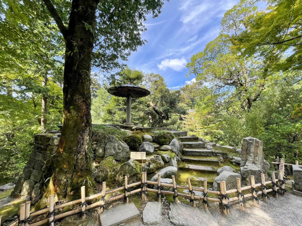 Elementi del giardino giapponese: roccia 