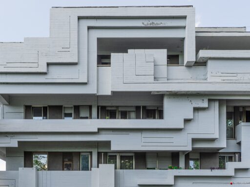 Edificio in Viale Ionio dell'architetto Saverio Busiri Vici
