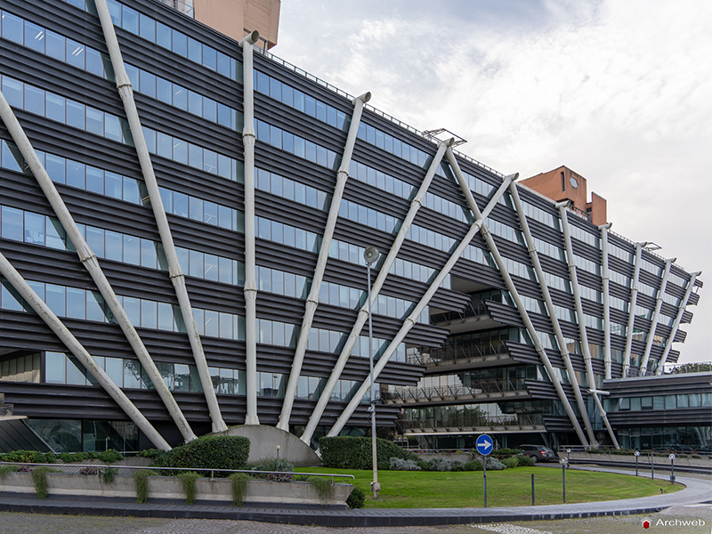 Edificio Esso alla Magliana di Julio Lafuente e Gaetano Rebecchini