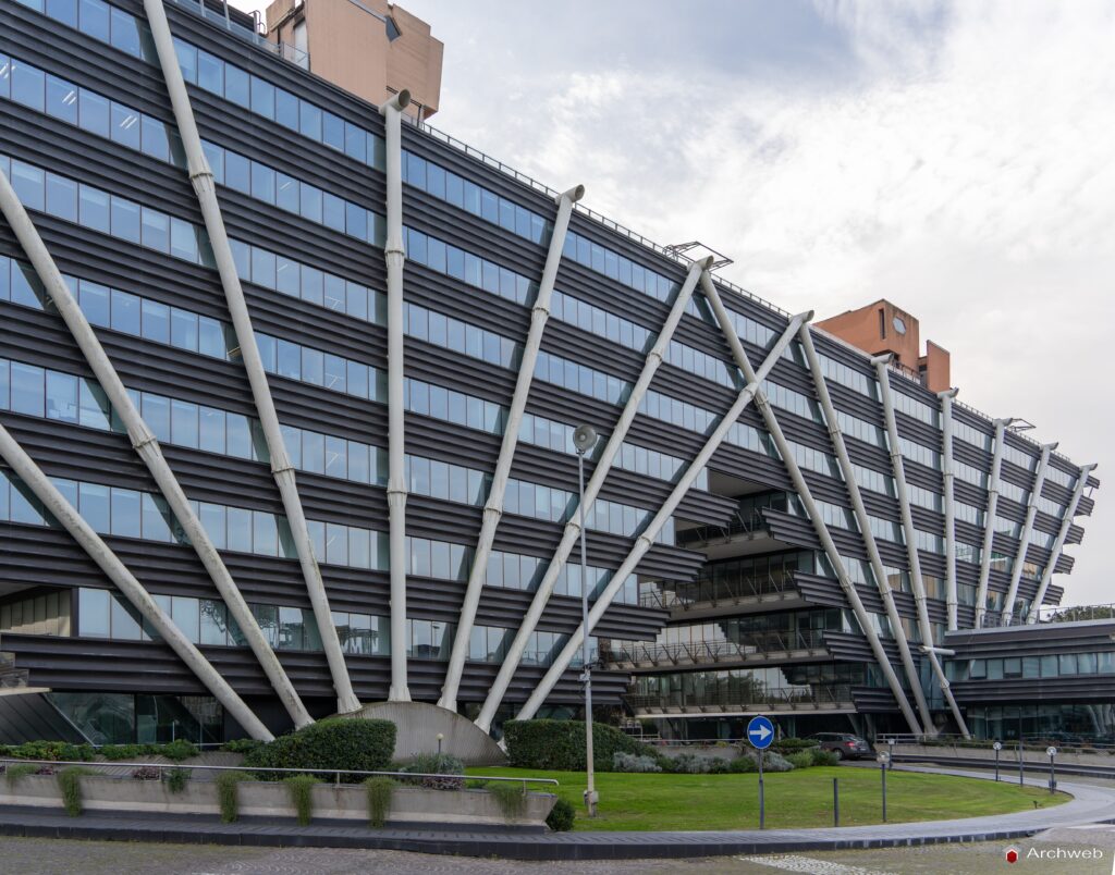 Edificio uffici Esso a Roma-Magliana di Julio Lafuente