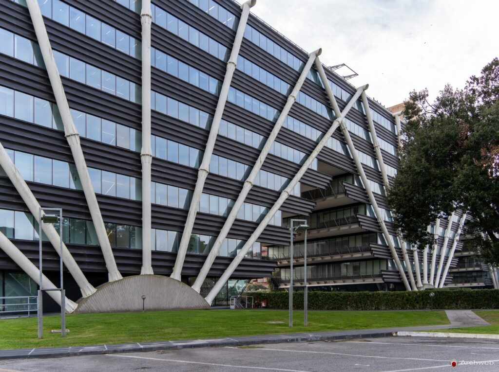 Edificio uffici Esso a Roma-Magliana di Julio Lafuente