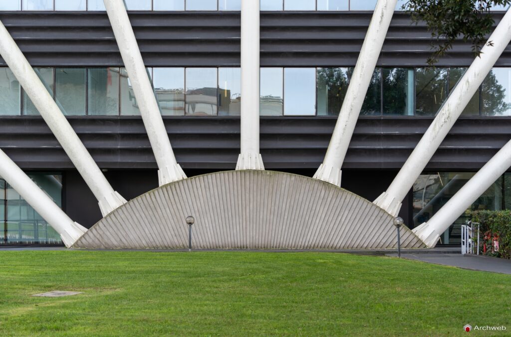 Edificio uffici Esso a Roma-Magliana di Julio Lafuente