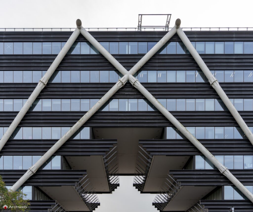 Edificio uffici Esso a Roma-Magliana di Julio Lafuente
