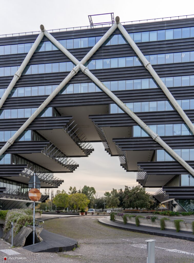 Edificio uffici Esso a Roma-Magliana di Julio Lafuente