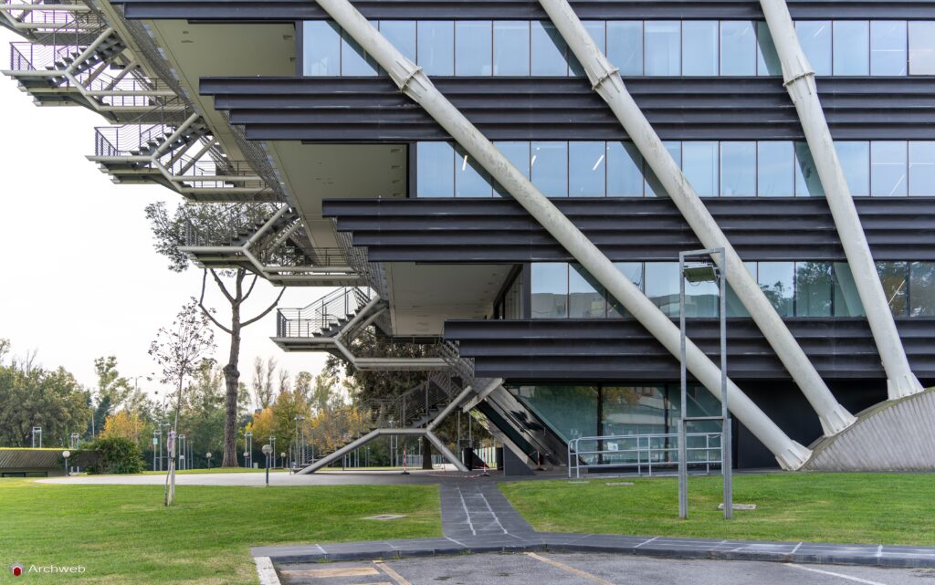 Edificio uffici Esso a Roma-Magliana di Julio Lafuente