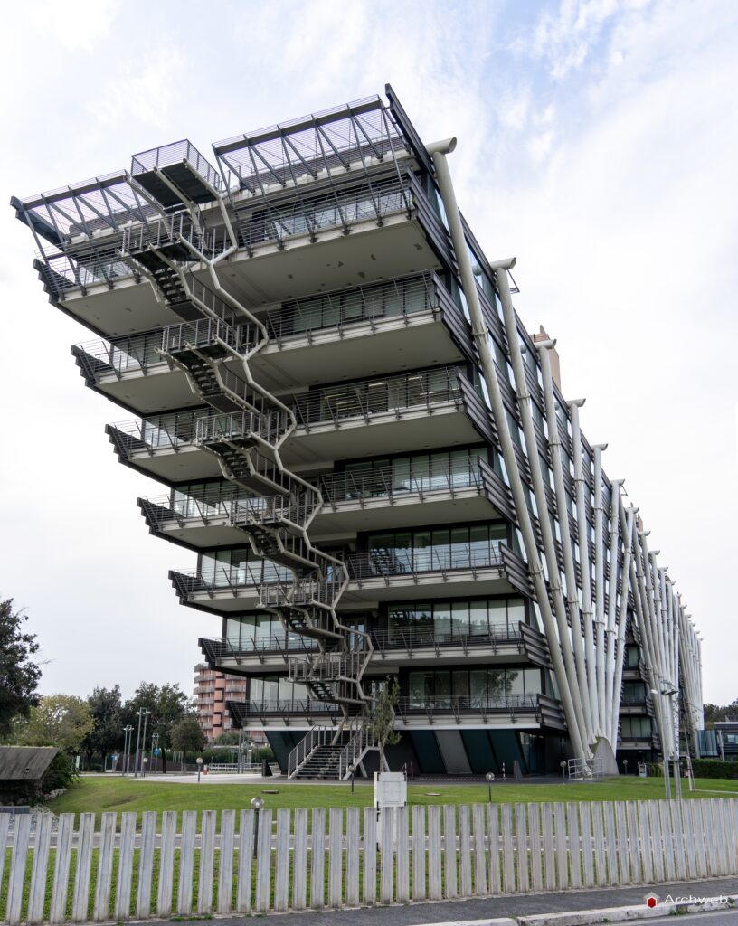 Edificio uffici Esso a Roma-Magliana di Julio Lafuente