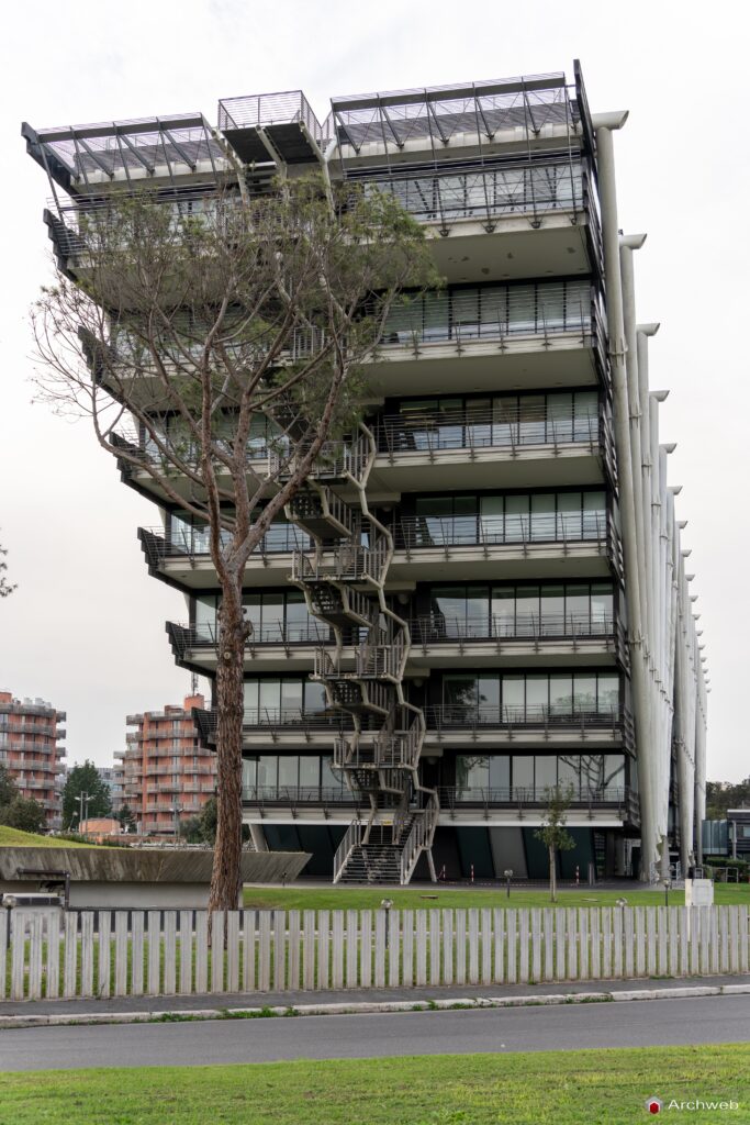 Edificio uffici Esso a Roma-Magliana di Julio Lafuente