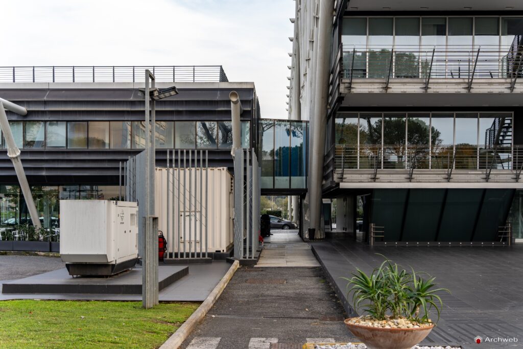 Edificio uffici Esso a Roma-Magliana di Julio Lafuente