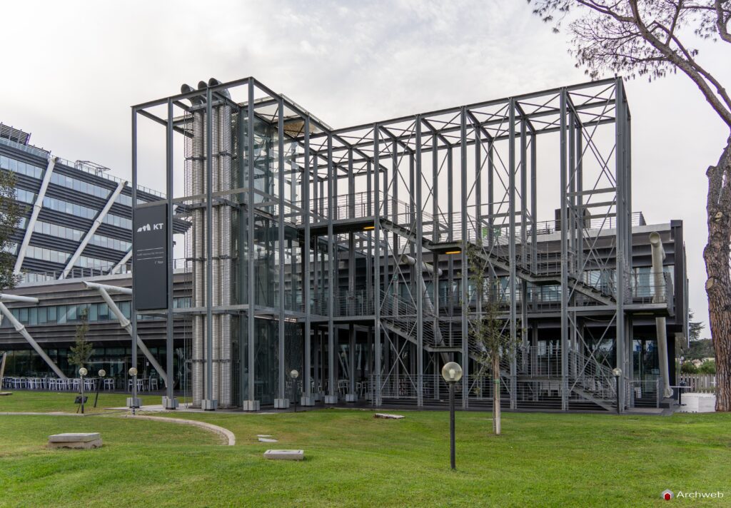 Edificio uffici Esso a Roma-Magliana di Julio Lafuente