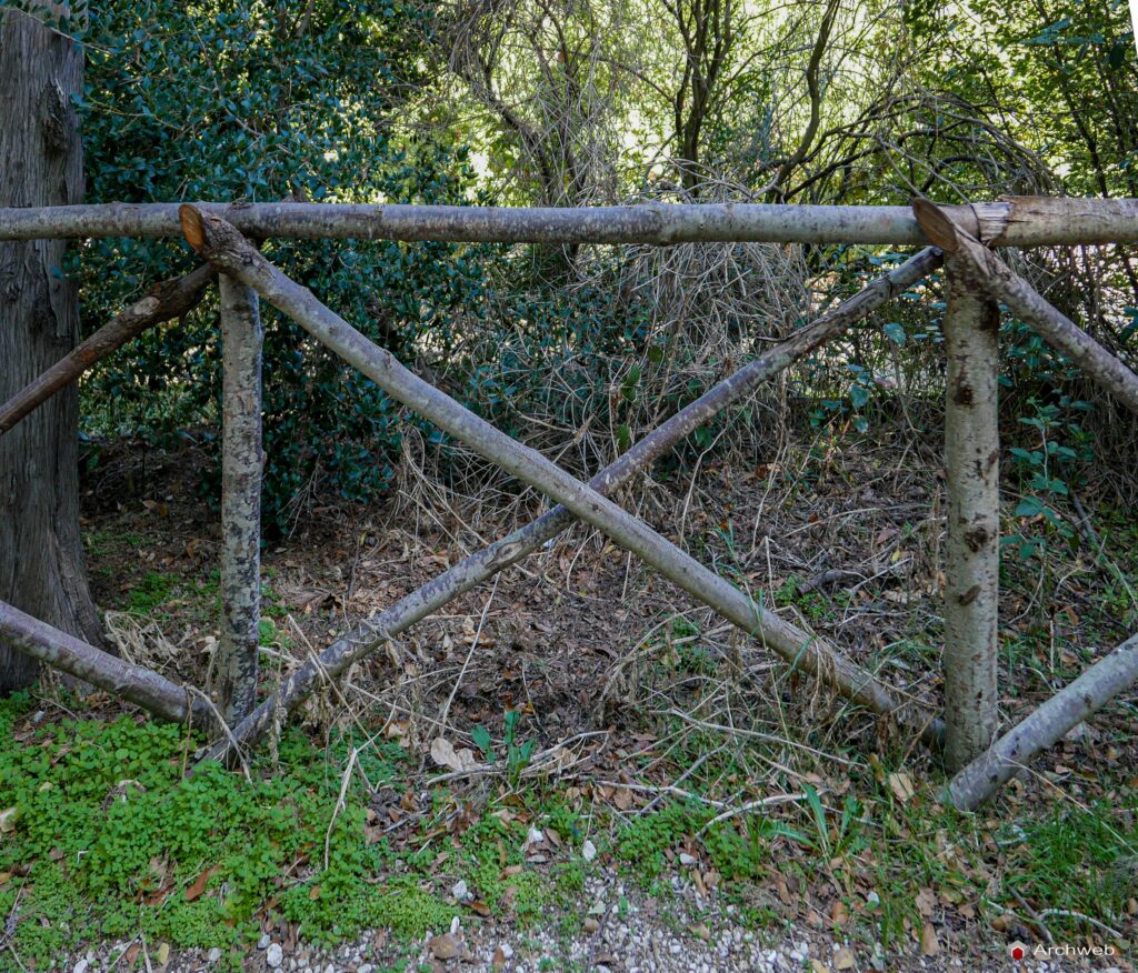 Staccionata in legno a Croce di Sant'Andrea