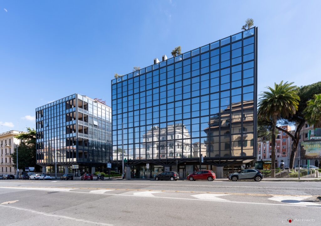 Edificio per uffici in Viale Regina Margherita progetto dell'architetto Venturino Ventura