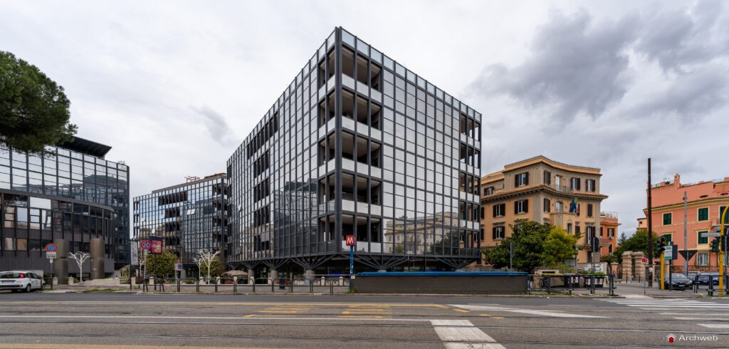 Edificio per uffici in Viale Regina Margherita progetto dell'architetto Venturino Ventura