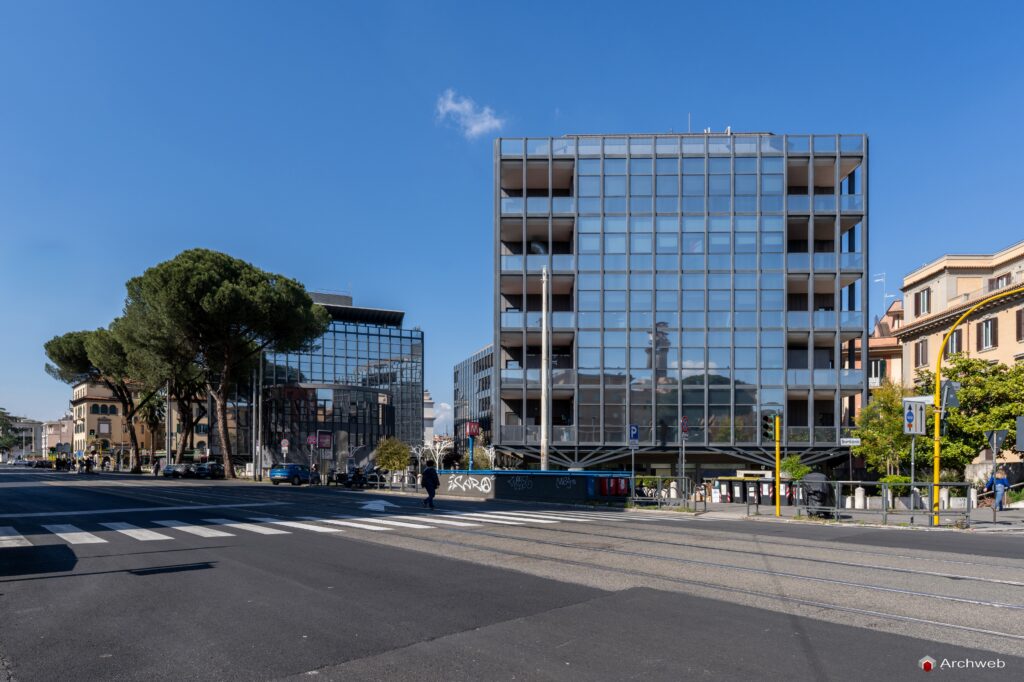 Edificio per uffici in Viale Regina Margherita progetto dell'architetto Venturino Ventura