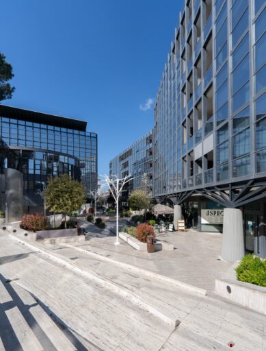 Edificio per uffici in Viale Regina Margherita progetto dell'architetto Venturino Ventura