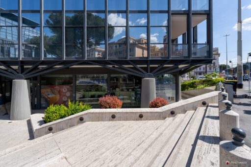 Edificio per uffici in Viale Regina Margherita progetto dell'architetto Venturino Ventura