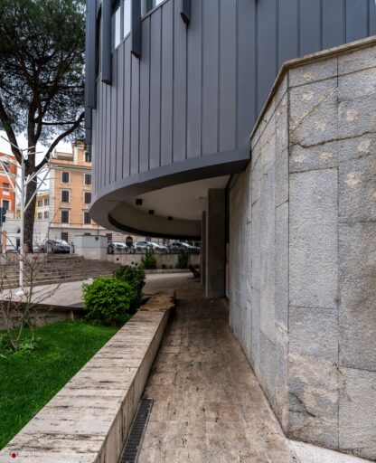 Edificio per uffici in Viale Regina Margherita progetto dell'architetto Venturino Ventura
