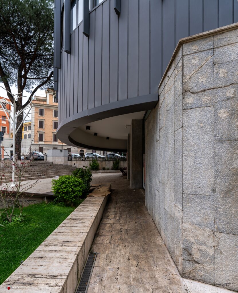 Edificio per uffici in Viale Regina Margherita progetto dell'architetto Venturino Ventura