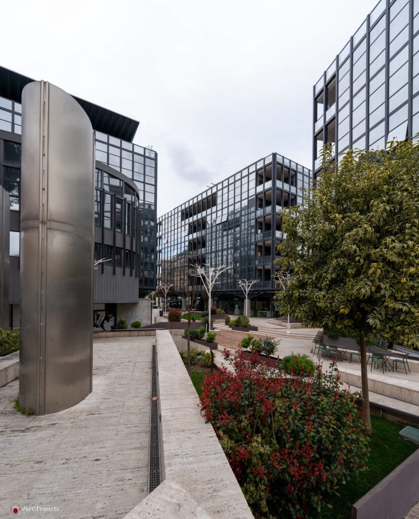 Edificio per uffici in Viale Regina Margherita progetto dell'architetto Venturino Ventura