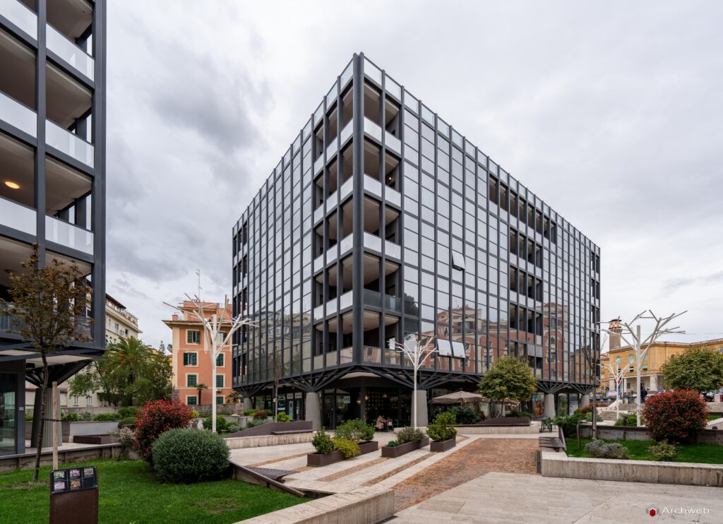 Edificio per uffici in Viale Regina Margherita progetto dell'architetto Venturino Ventura