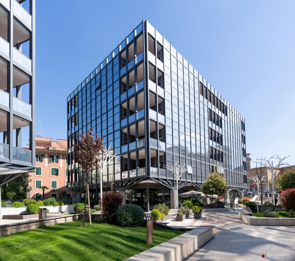 Edificio per uffici in Viale Regina Margherita progetto dell'architetto Venturino Ventura