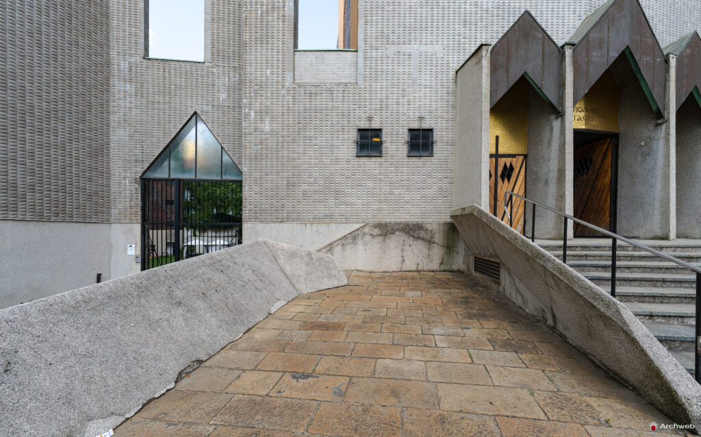 Chiesa di San Francesco d’Assisi al Fopponino a Milano. Fotografie. Progetto di Gio Ponti