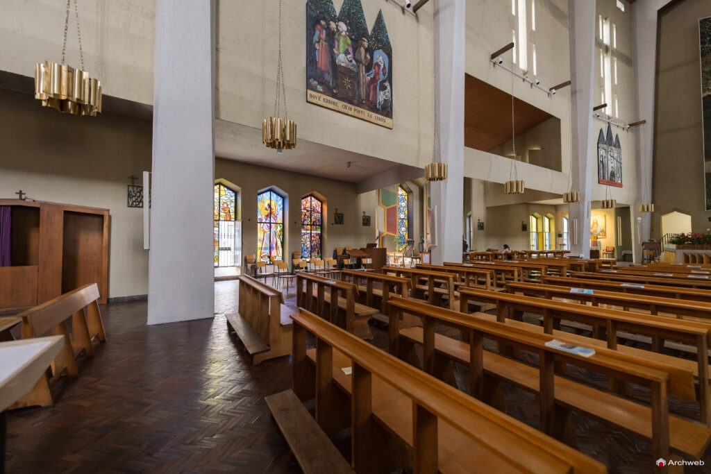 Chiesa di San Francesco d’Assisi al Fopponino a Milano. Fotografie. Progetto di Gio Ponti
