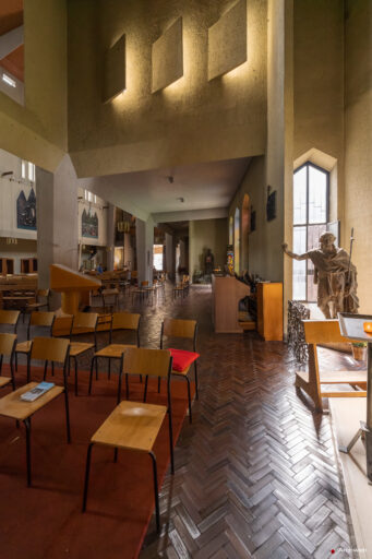 Chiesa di San Francesco d’Assisi al Fopponino a Milano. Fotografie. Progetto di Gio Ponti