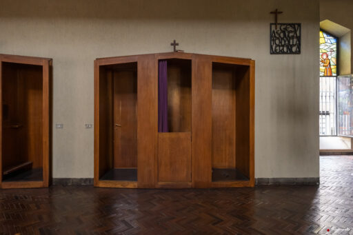 Chiesa di San Francesco d’Assisi al Fopponino a Milano. Fotografie. Progetto di Gio Ponti