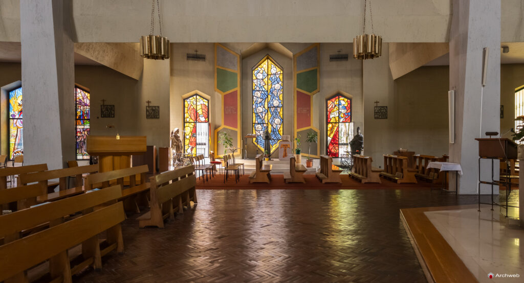 Chiesa di San Francesco d’Assisi al Fopponino a Milano. Fotografie. Progetto di Gio Ponti