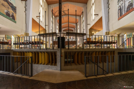 Chiesa di San Francesco d’Assisi al Fopponino a Milano. Fotografie. Progetto di Gio Ponti