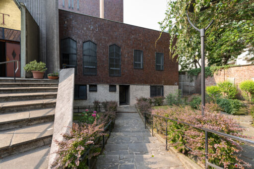 Chiesa di San Francesco d’Assisi al Fopponino a Milano. Fotografie. Progetto di Gio Ponti