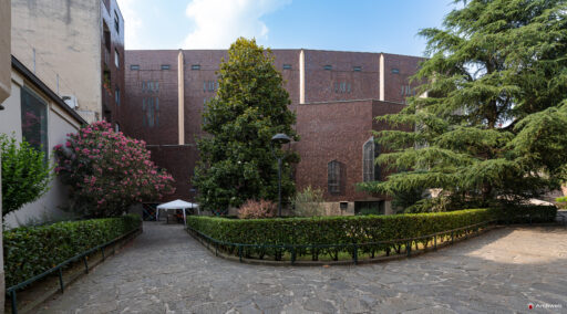 Chiesa di San Francesco d’Assisi al Fopponino a Milano. Fotografie. Progetto di Gio Ponti