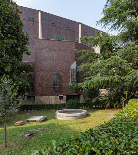 Chiesa di San Francesco d’Assisi al Fopponino a Milano. Fotografie. Progetto di Gio Ponti