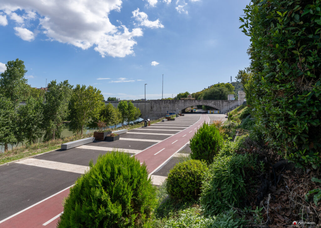 Parco di Affaccio sul Tevere Foro Italico a Roma. Fotografie di Archweb.com